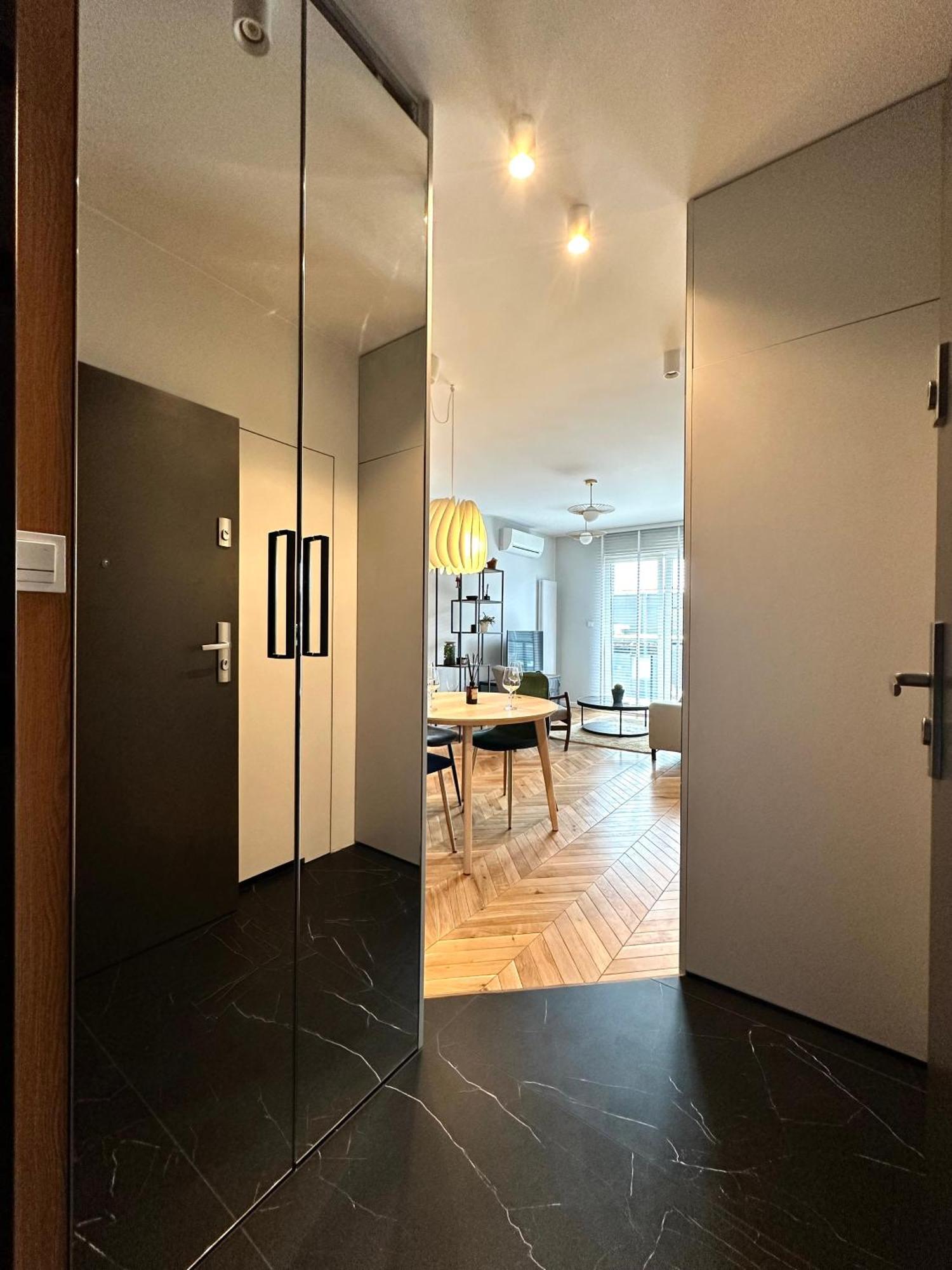 Apartment Mieszczanska 25 - Self Check-in 20h - Parking & Lift *